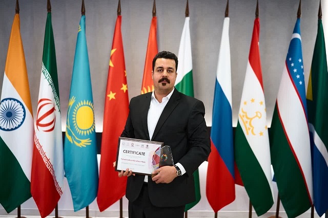 کسب جایزه «رهبران جوان کشورهای BRICS و SCO » توسط دانشجوی دانشکده هنر