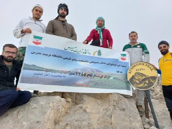 صعود تیم کوهنوردی جنگل تحقیقاتی پردیس نور به قله آزاد کوه البرز